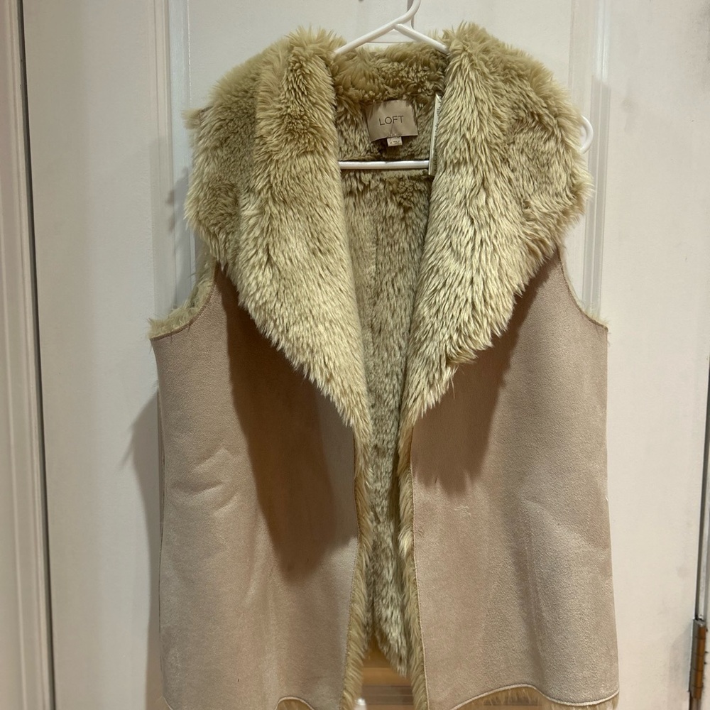 LOFT Women's Cream Faux Fur Vest